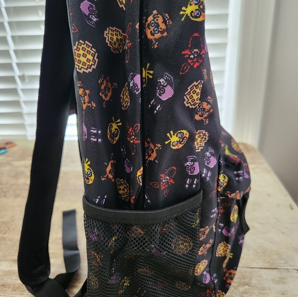 FIVE nights at Freddie's book sack - Picture 7 of 8